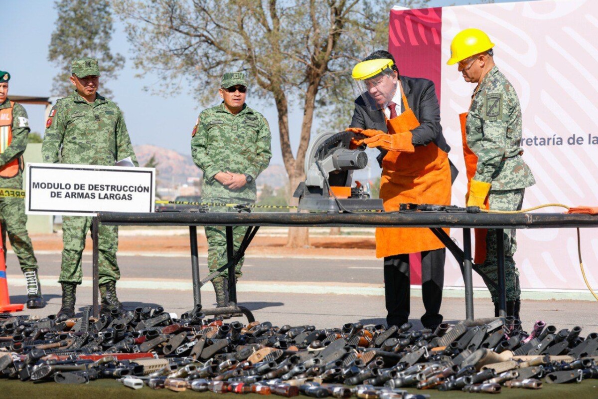 Encabeza Gobernador David Monreal destrucción de más de 200 armas, 1 mil cargadores y 44 mil municiones