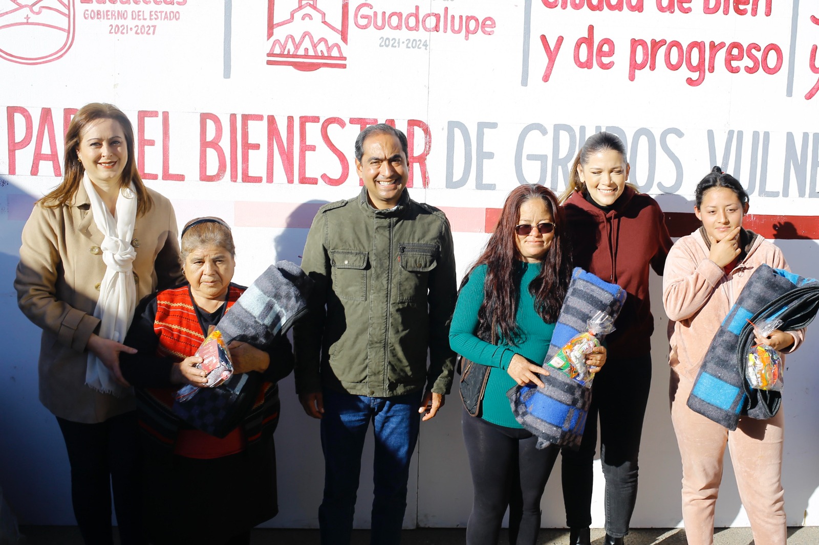 Con entrega de apoyos invernales   Fortalece Pepe Saldívar acciones de bienestar para las familias guadalupenses