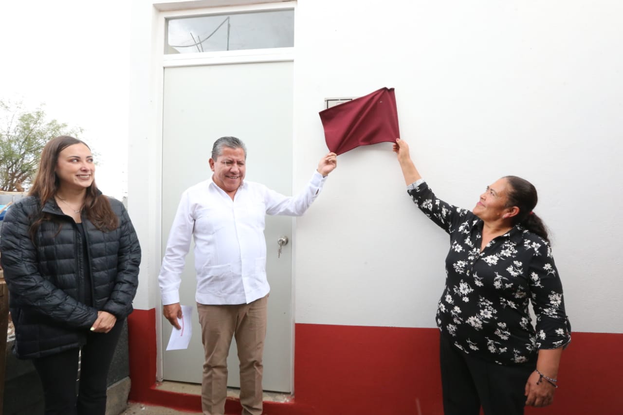 Para bienestar de familias guadalupenses, entrega Gobernador David Monreal cuartos dormitorio