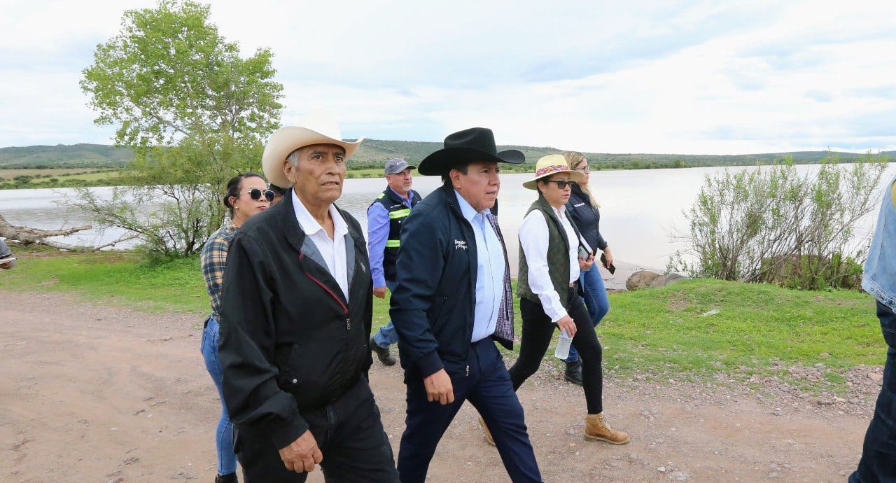 Supervisa Gobernador David Monreal Presa Santiago, en Miguel Auza, y anuncia proyecto de entubamiento del agua