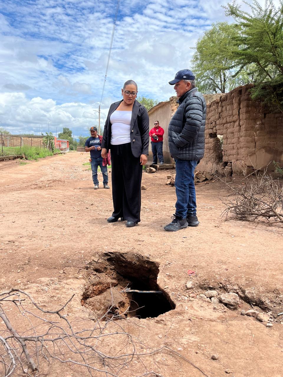 ATIENDE AYUNTAMIENTO UN SOCAVÓN EN MÉXICO NUEVO