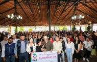 Encabeza Gobernador David Monreal Ávila entrega de 340 becas de autoempleo a pobladores de Villanueva