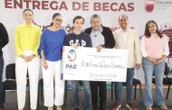 Entregan Gobernador David Monreal y Pepe Saldívar casi 2.5 millones de pesos en becas para estudiantes destacados de Guadalupe, Zacatecas