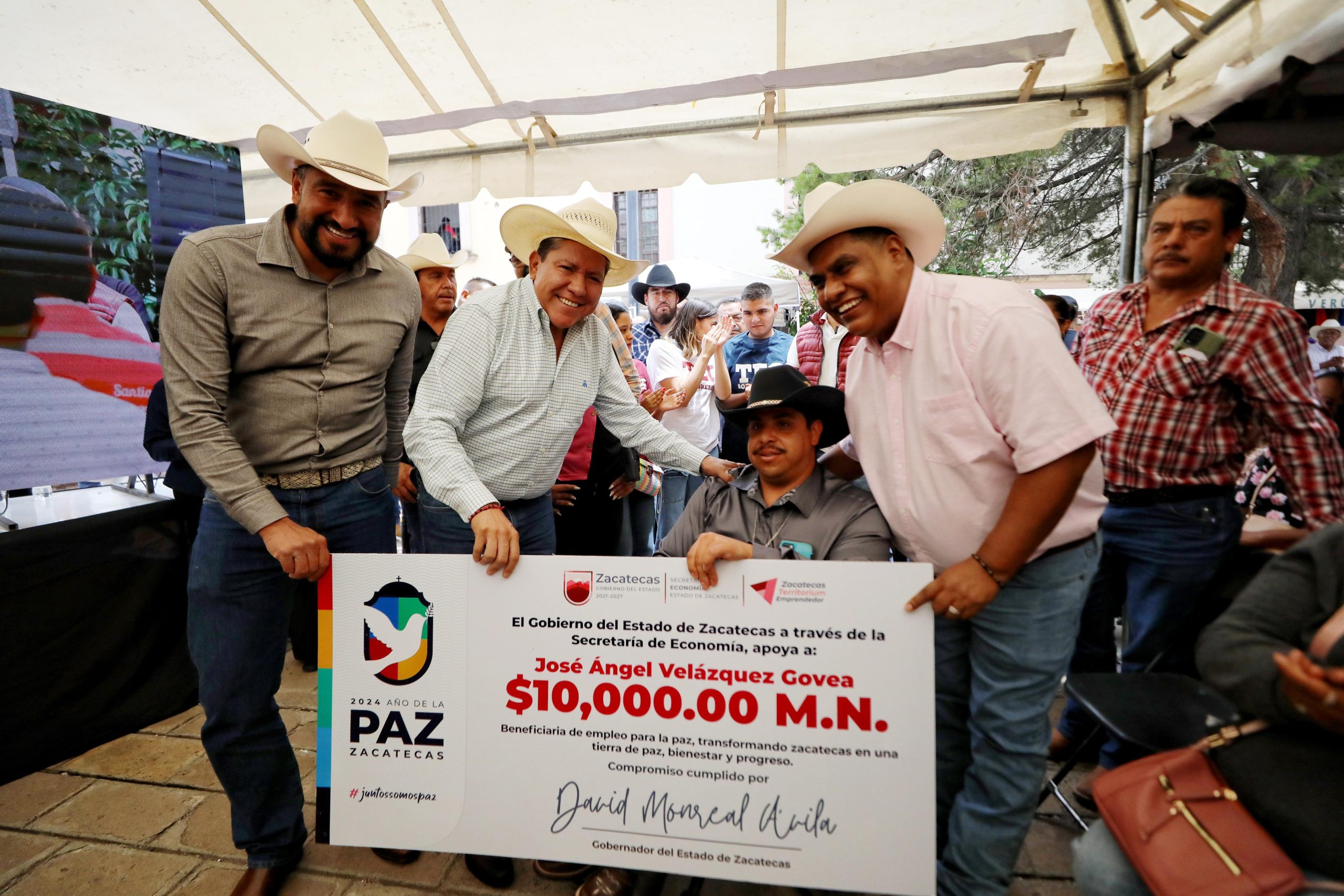 Instituye Gobernador David Monreal las Ferias del Autoempleo por la Paz; en Sombrerete entregó apoyos a 1 mil 200 mujeres