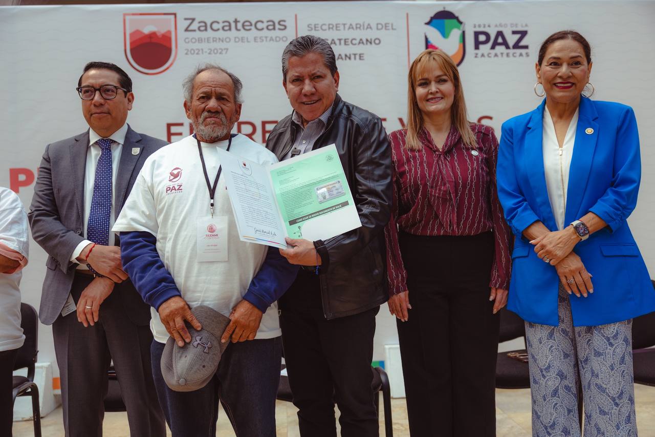 Beneficia Gobernador David Monreal con visas humanitarias a 73 zacatecanos para reencontrarse con familiares en EE.UU.