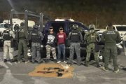 Detienen Fuerzas de Seguridad a dos probables generadores de violencia; portaban armas largas y droga