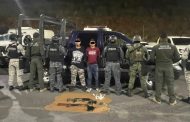 Detienen Fuerzas de Seguridad a dos probables generadores de violencia; portaban armas largas y droga