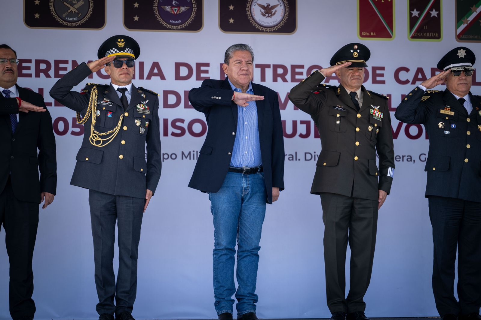 Gobernador David Monreal acompaña a jóvenes zacatecanos a recibir su cartilla de culminación del Servicio Militar Nacional