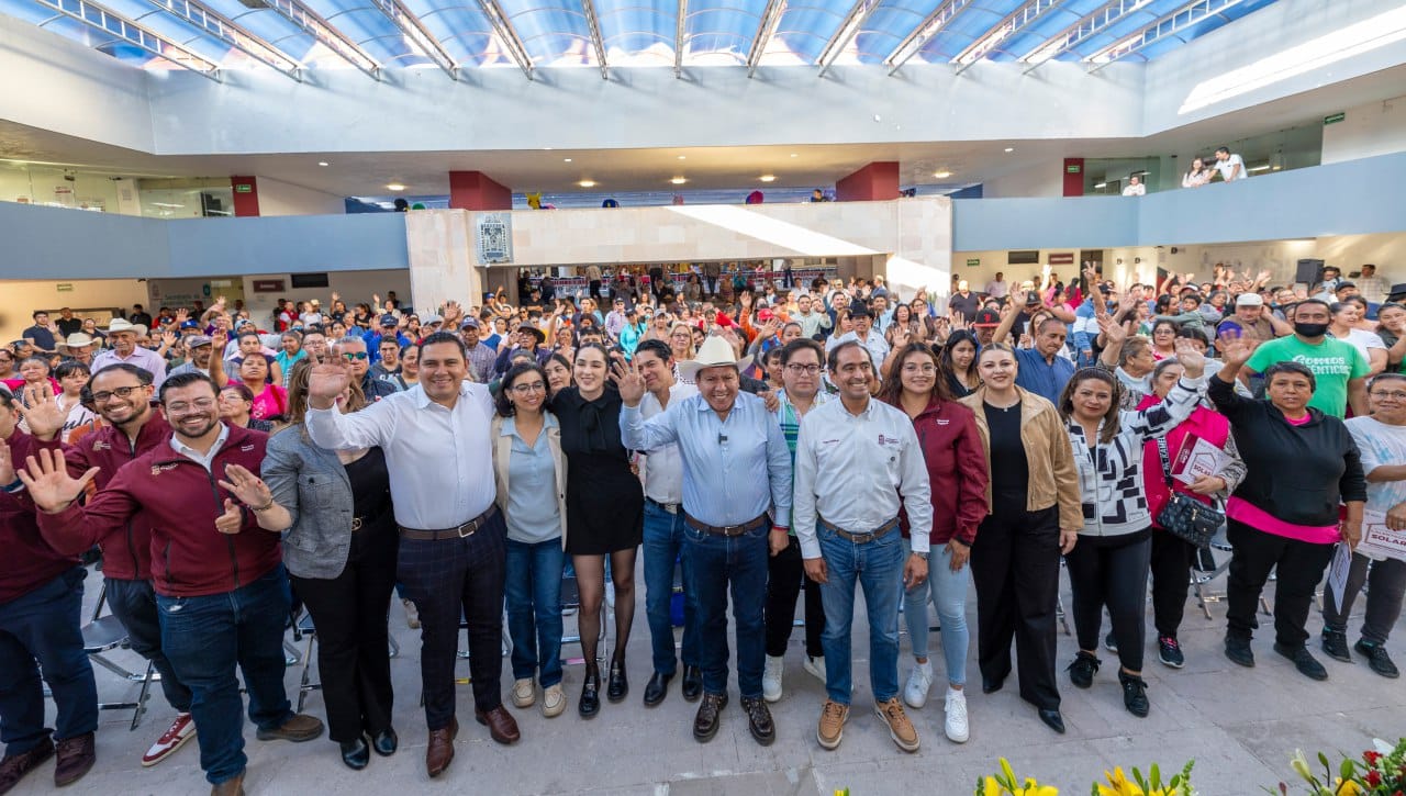 Beneficia Gobernador David Monreal a familias de Zacatecas y Guadalupe con calentadores solares